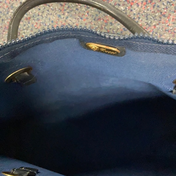 Vintage Gucci bag in tough shape needs some TLC - Picture 4 of 10